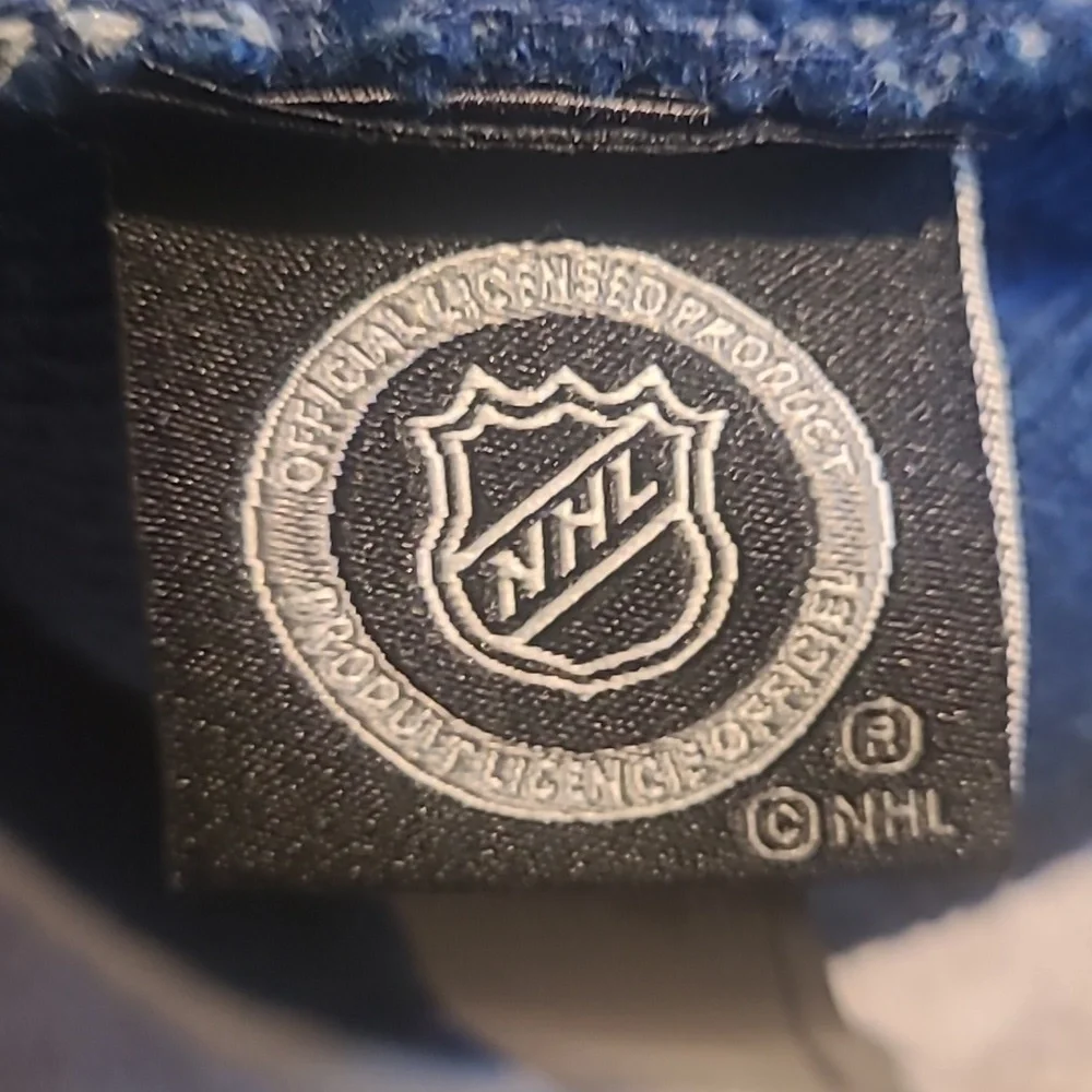 Toronto Maple Leafs Striped Beanie - Picture 3 of 7